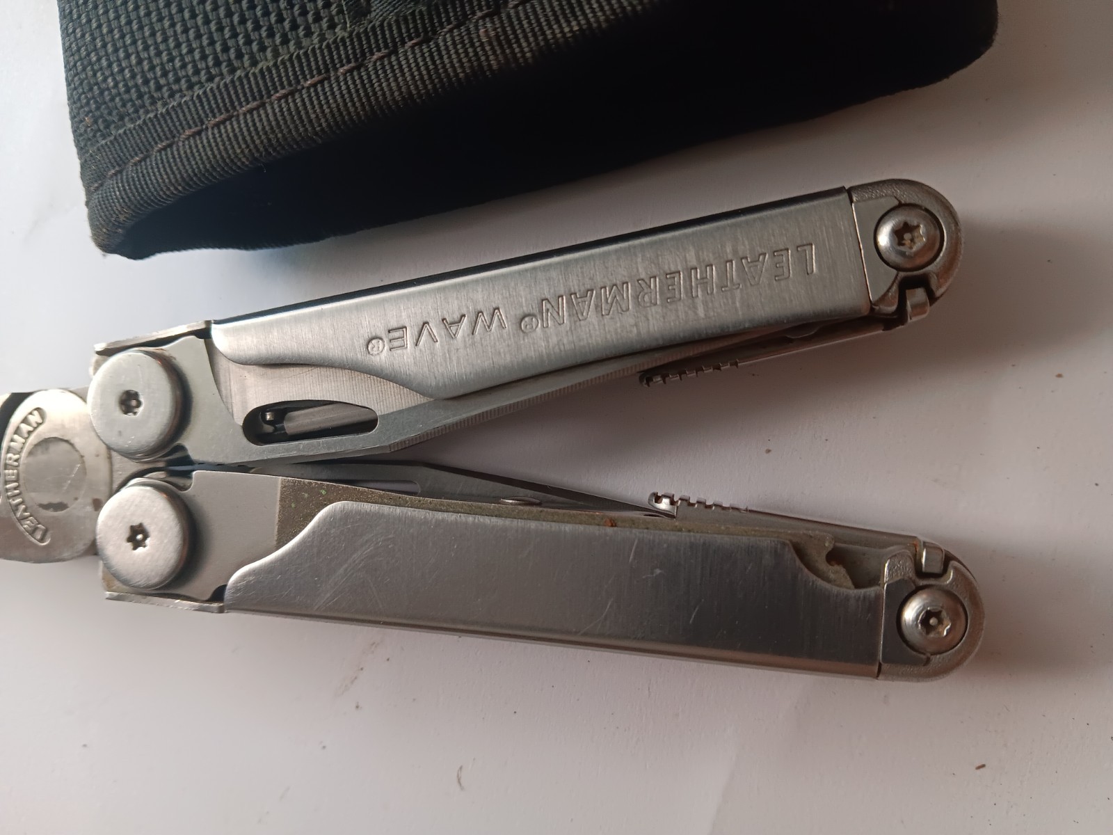 Leatherman Wave Multi-Tool Pre-owned Nice Shape W/ Sheath