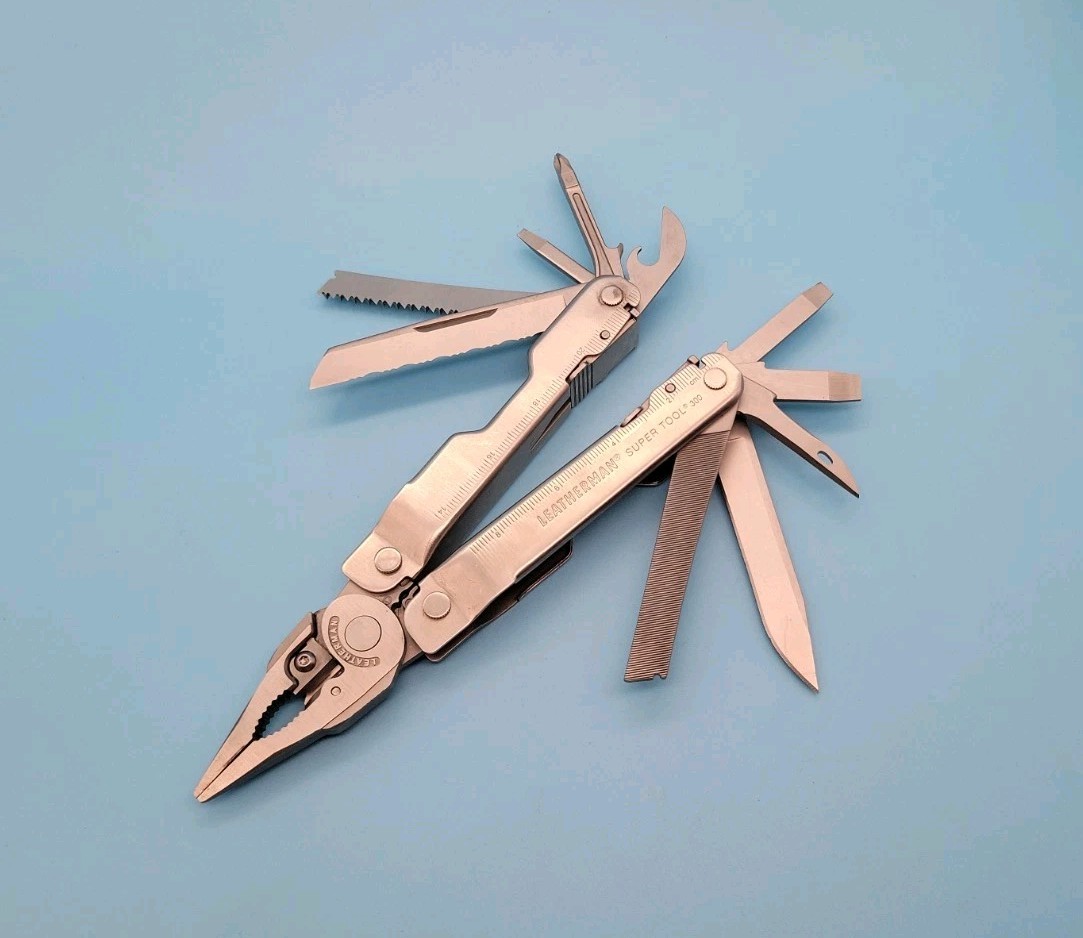 Leatherman Super Tool 300 Multi-Tool Dated 2014 – Pliers, Knife, Screwdrivers