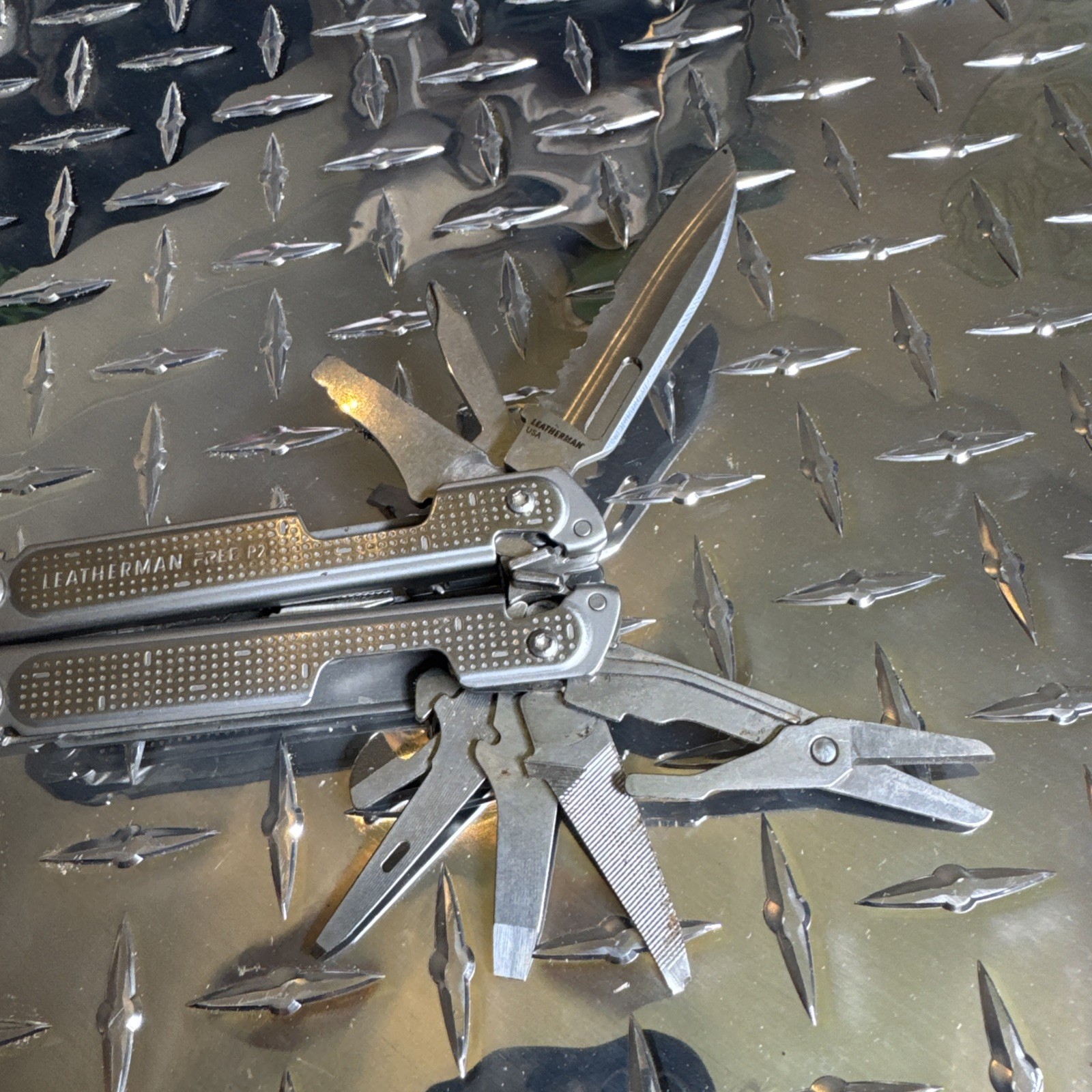 Leatherman Free P2 Stainless Multi Tool Folding Knife USA
