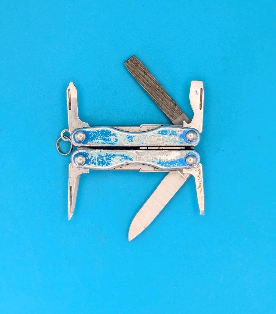 Leatherman Squirt P4 Multi-Tool, Key Ring, Retired, BLUE!