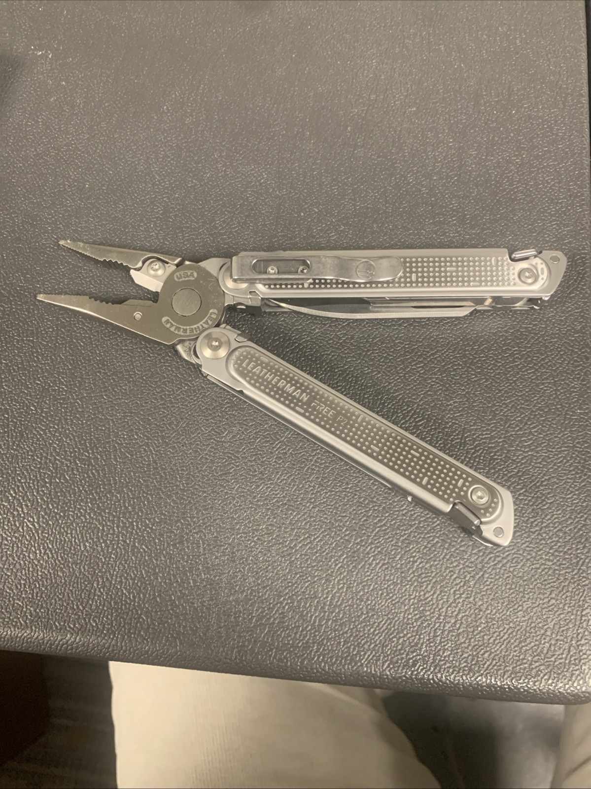 Leatherman Free P2 Multi Tool W/ Gray Sheath Excellent Condition Clean Pristine