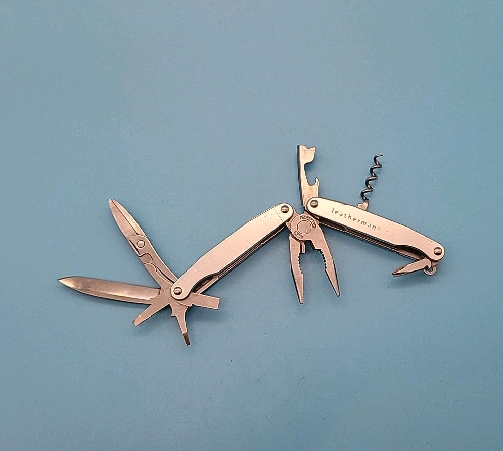 Leatherman JUICE SC2 Multi-Tool – Dated 1202- Gray – Pliers, Corkscrew