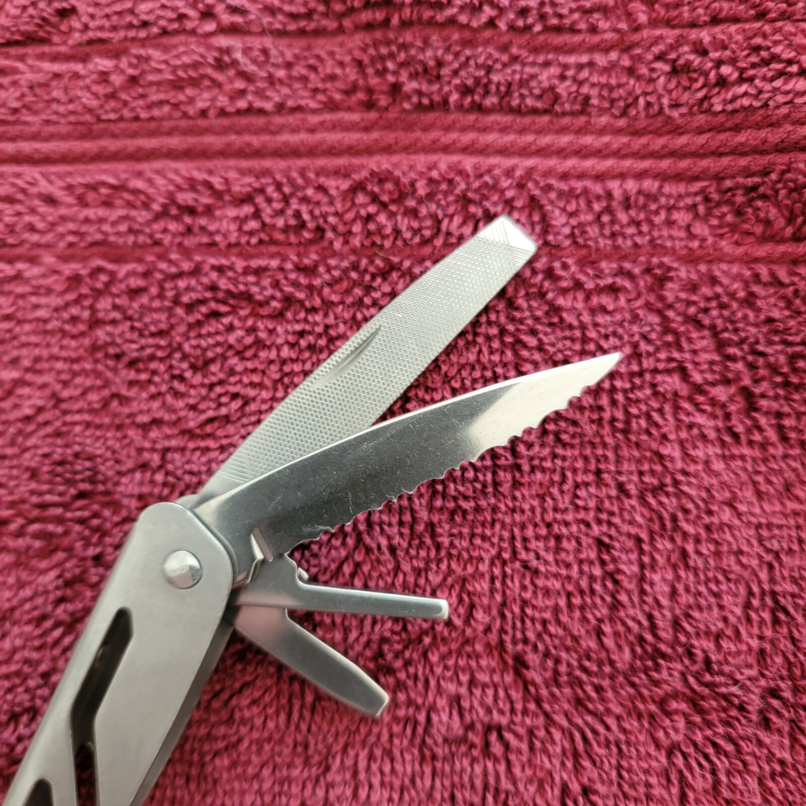Ozark Trail 4″ Multi Tool 12 Tools in One Original blade edge
