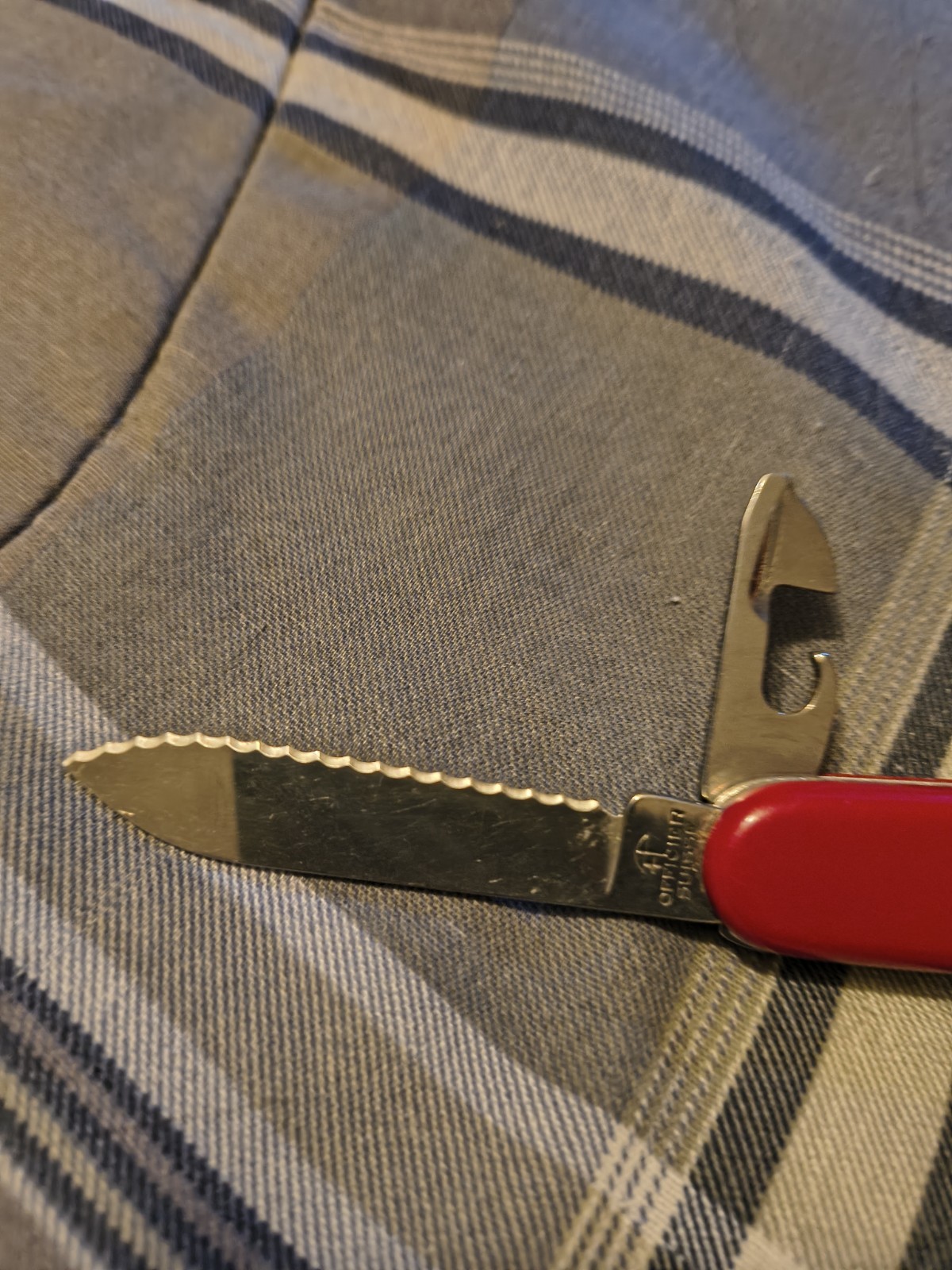 Victorinox Recruit – Rare Serrated Blade