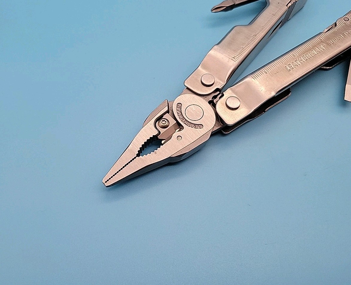 Leatherman Super Tool 300 Multi Tool w/ Sheath – Dated 2018 – Pliers, Knife, Saw