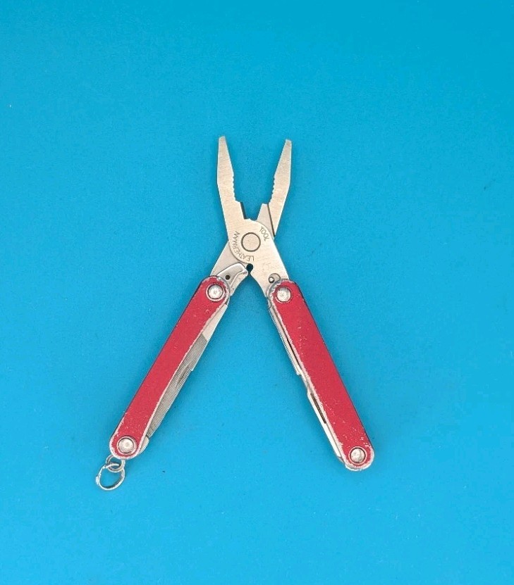 Leatherman SQUIRT PS4 Multi-Tool With Pliers Scissors Knife RED!