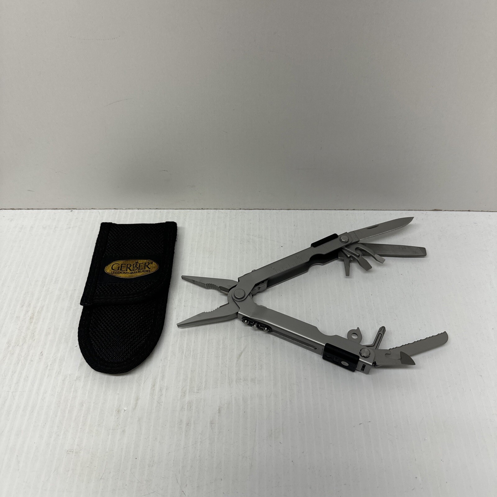 Gerber MP600 Multitool Multi-Plier w/ Sheath Silver Pliers Knife Drivers USA