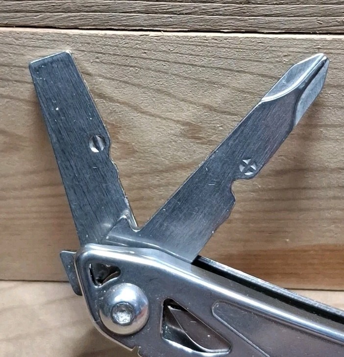 LEATHERMAN WINGMAN MULTI-TOOL MADE 03/25 PERFECT CONDITION WITH SHEATH
