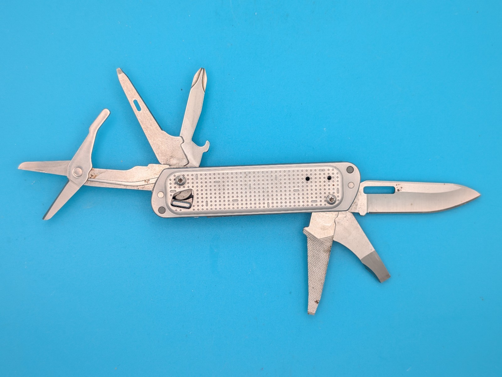 Leatherman FREE T4 Pocket Knife Multi-tool! Stainless! RETIRED!