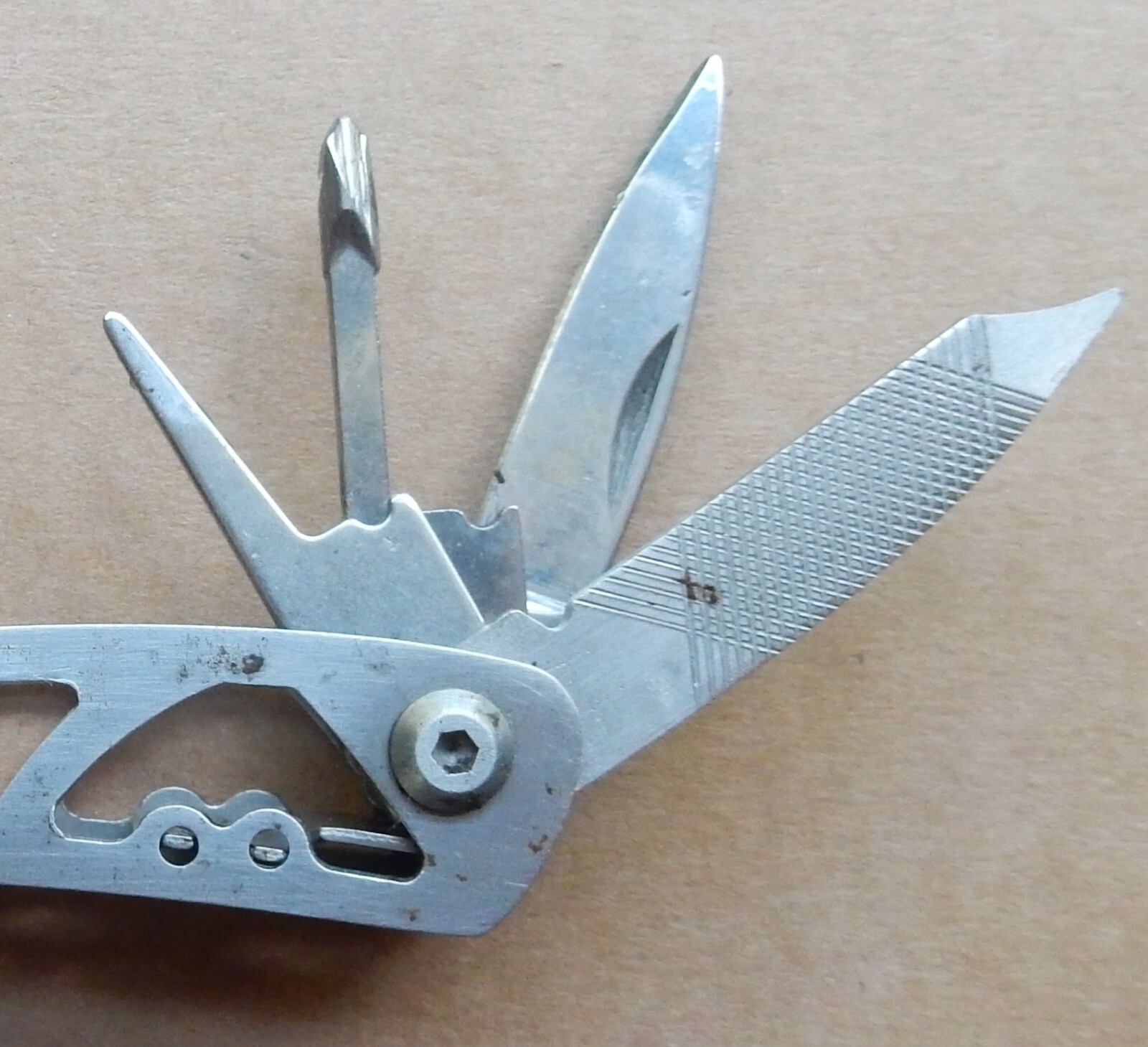 Folding Multi-purpose Tool, Pliers, Screwdrivers, Blades, Bottle Opener, File