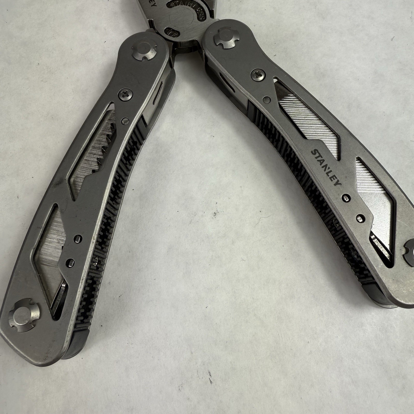 Stanley Multitool 2CR 12-in-1 Grey Stainless Steel Knife Plier Drivers W/ Case