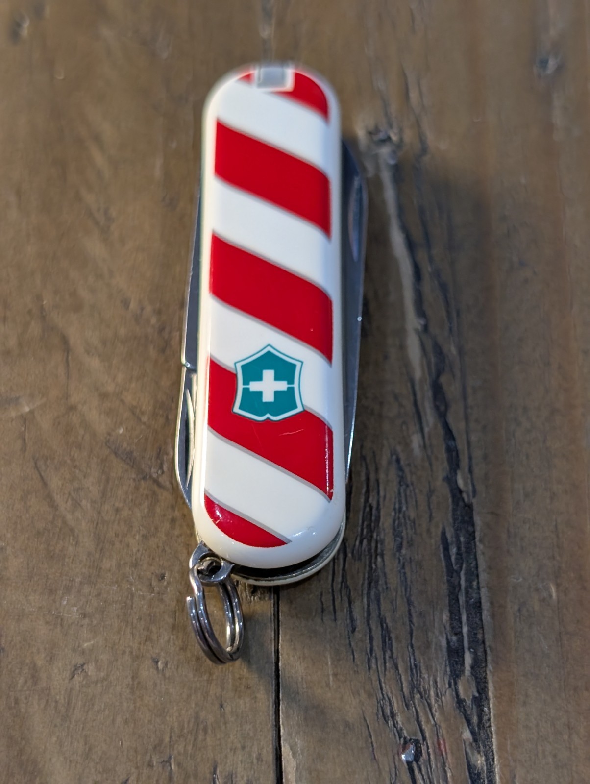 Victorinox – Lollipop – 2015 Classic SD Swiss Army Multi-Tool 0.6223.L1405 BS-61