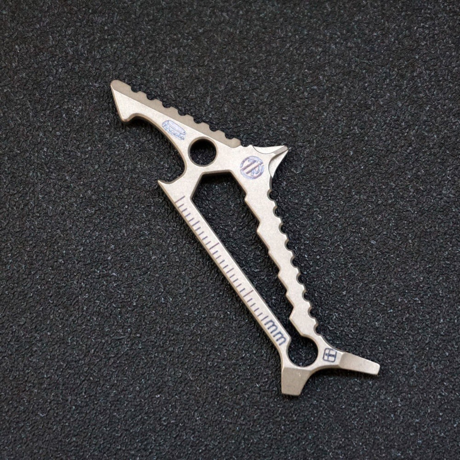 Titanium Alloy Mini Keychain Pry Bar Crowbar Outdoor EDC Multi Tools Lightweight