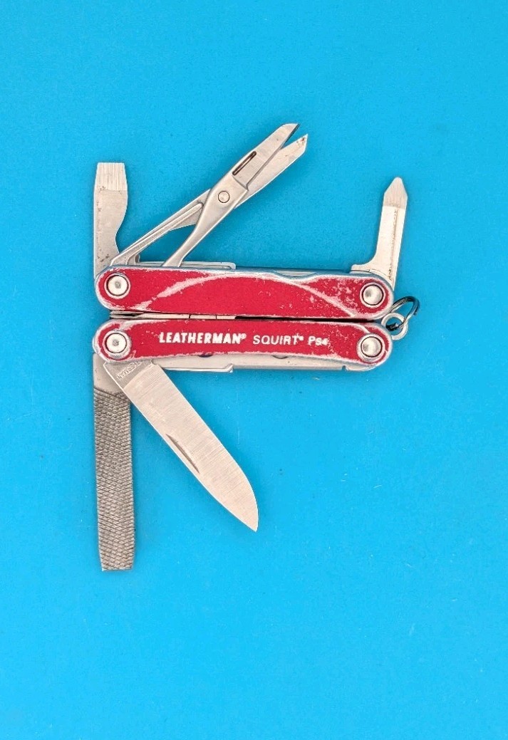 Leatherman SQUIRT PS4 Multi-Tool With Pliers Scissors Knife RED!