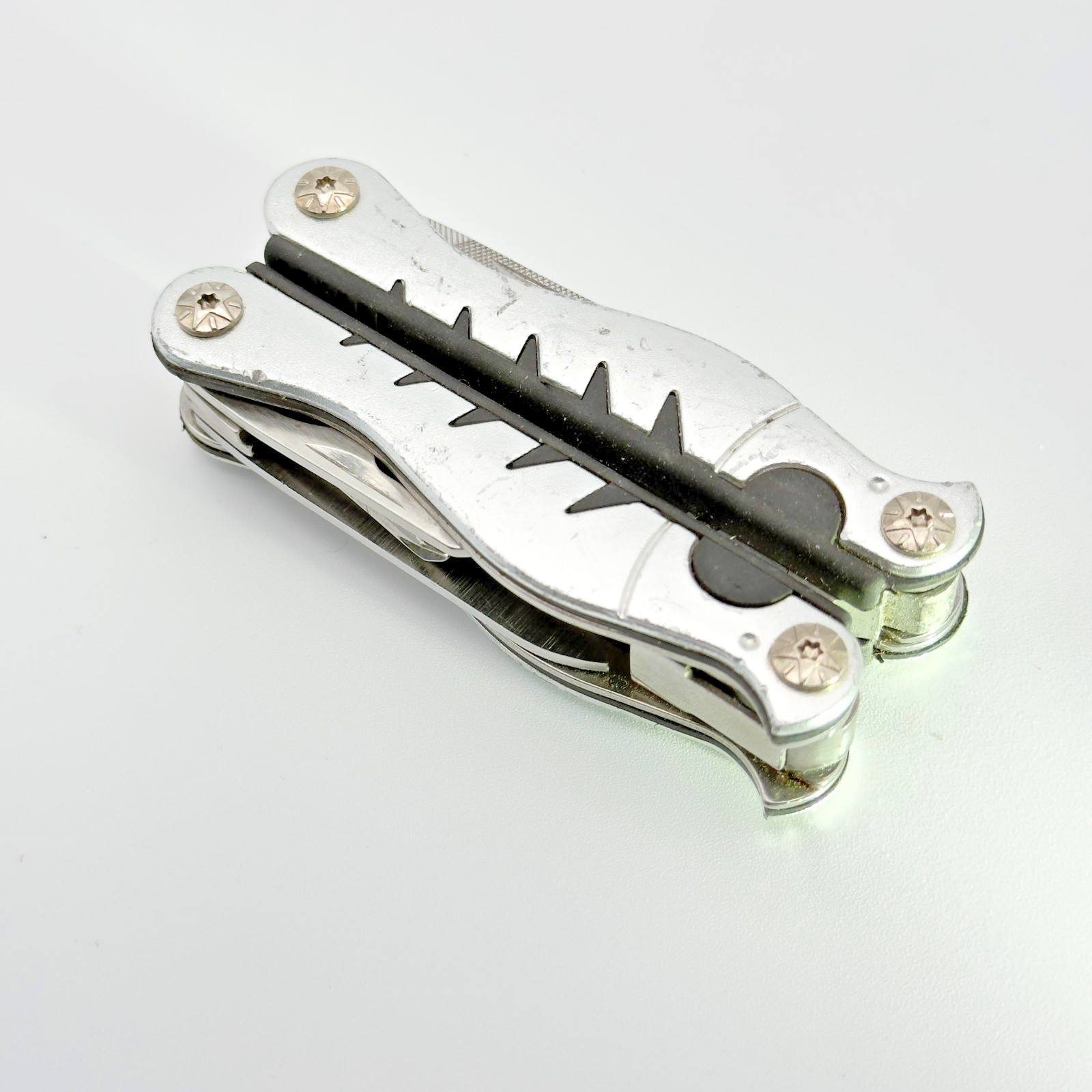 Pocket Multi-Tool Pliers Knife Saw Screwdriver File EDC Everyday Carry Silver