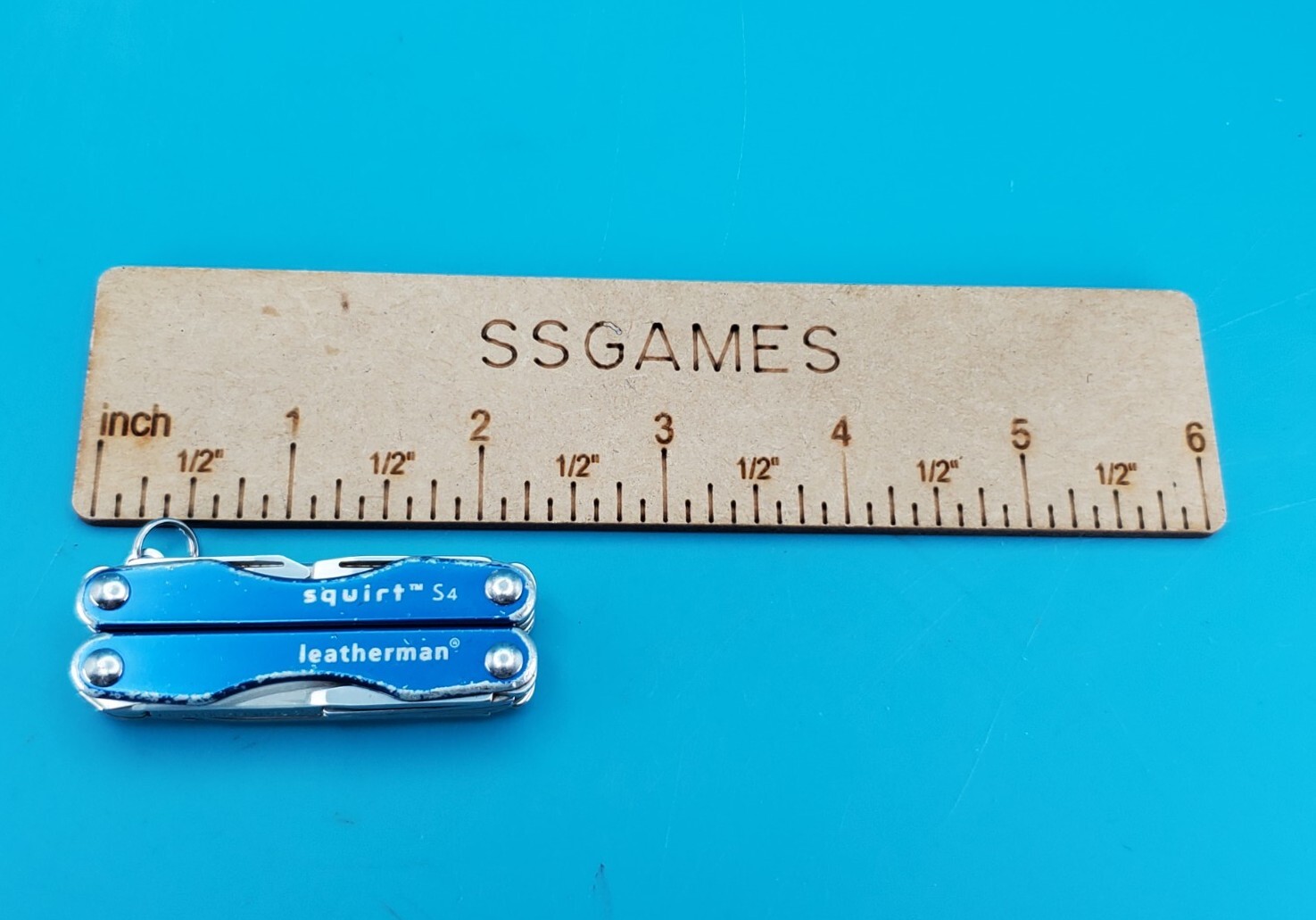 Leatherman “Squirt S4” Stainless Steel Multi Tool! BLUE!