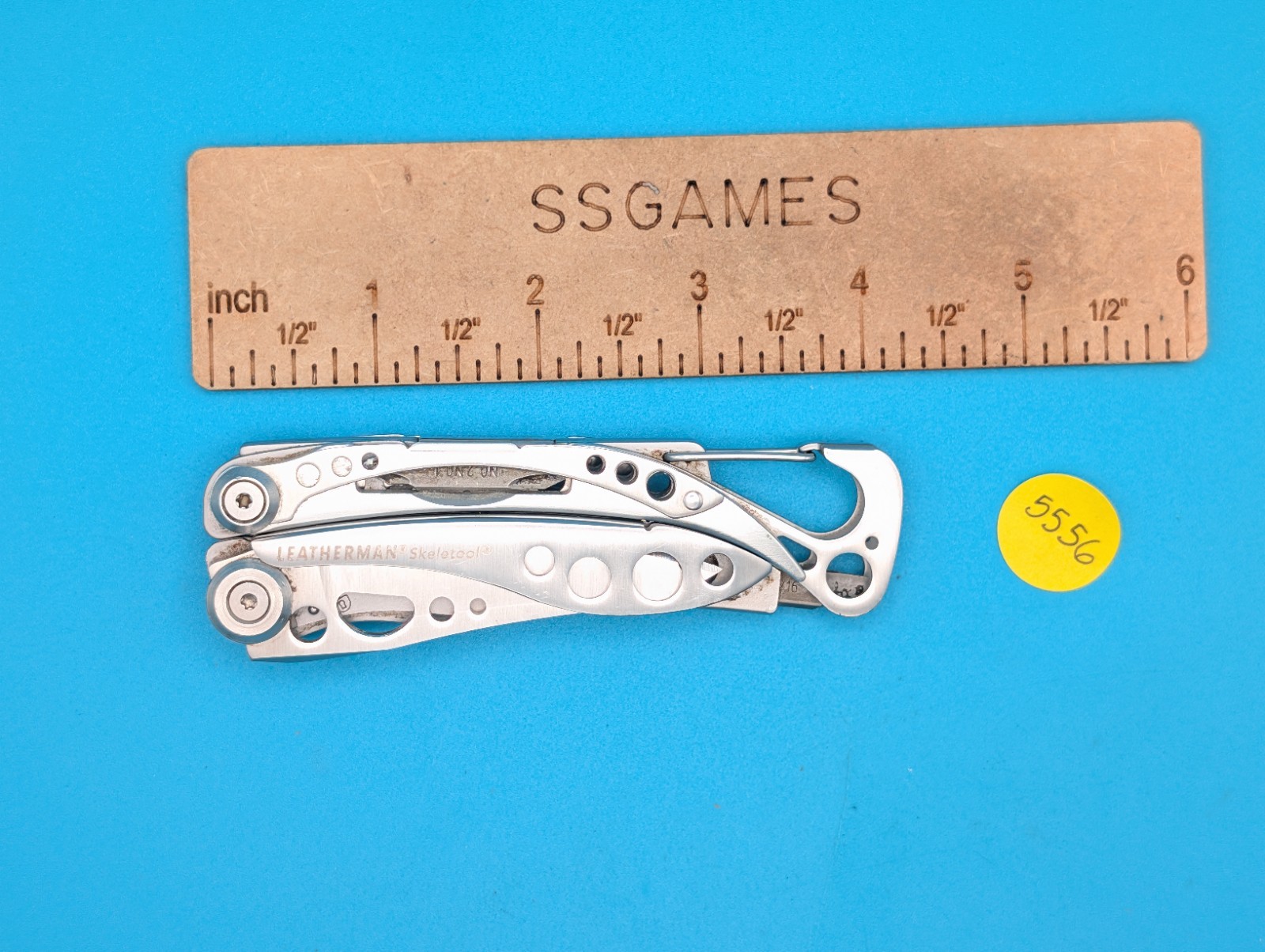 LEATHERMAN Skeletool Multi Tool – Combo Edge Blade Knife Pliers Carabiner!!!