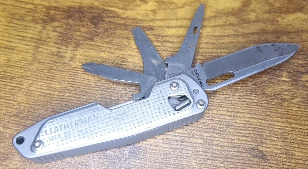 Leatherman FREE T2 Pocket Knife Multi-tool Silver Toned Screwdriver Philips