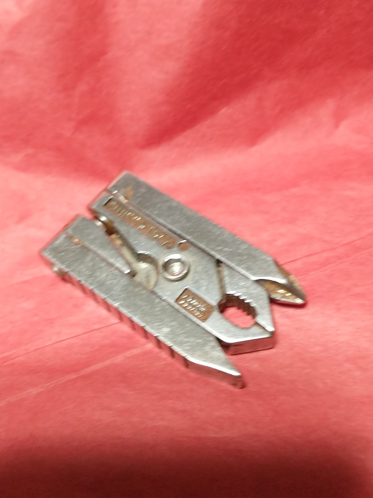 SWISS + TECH MULTI TOOL 1 7/8″ CLOSED STAINLESS STEEL