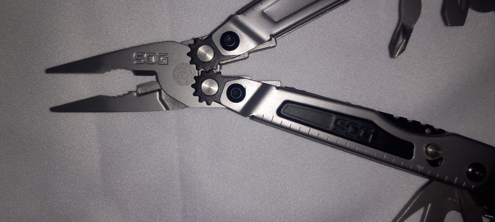 SOG Multi-Tool PowerGrab w/ Deluxe Hex Bit Kit RETIRED