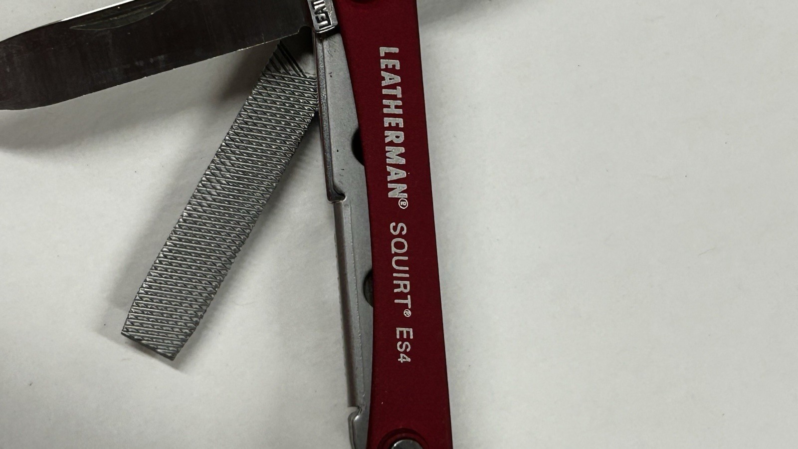 Leatherman Squirt ES4 Multi-Tool Knife Wire Strippers Discontinued Red – Unused
