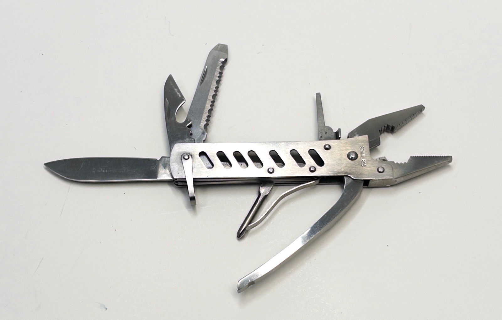 Stainless Steel Multi-Functions Tool Plier, Saw, Knife