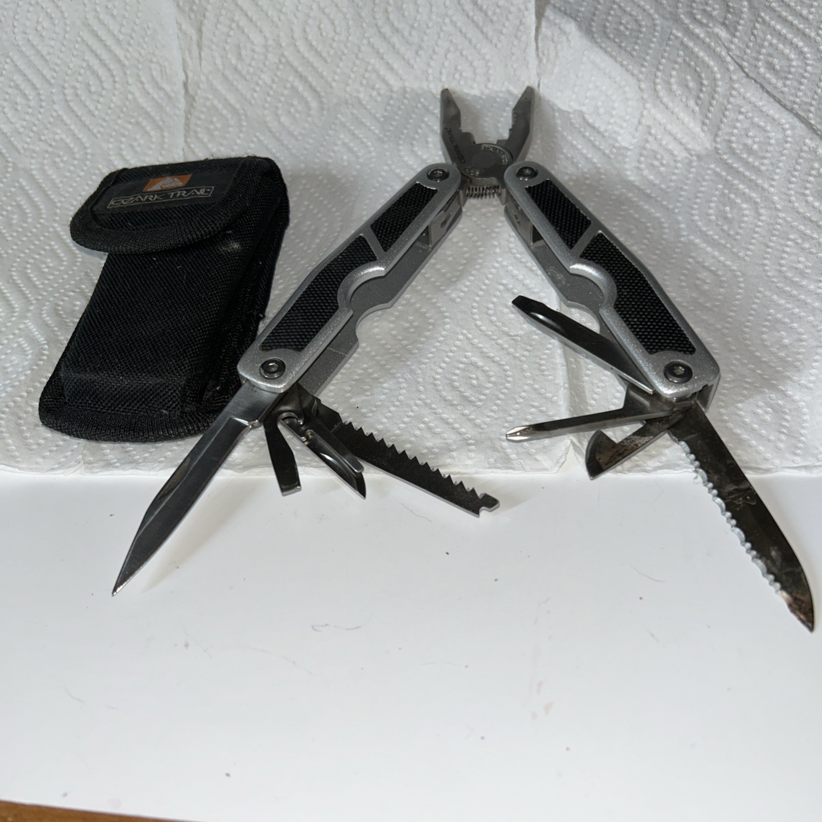 Ozark Trail Large Multi Tool Pliers Black/Silver Handle 2 Knife Blades&more. T I