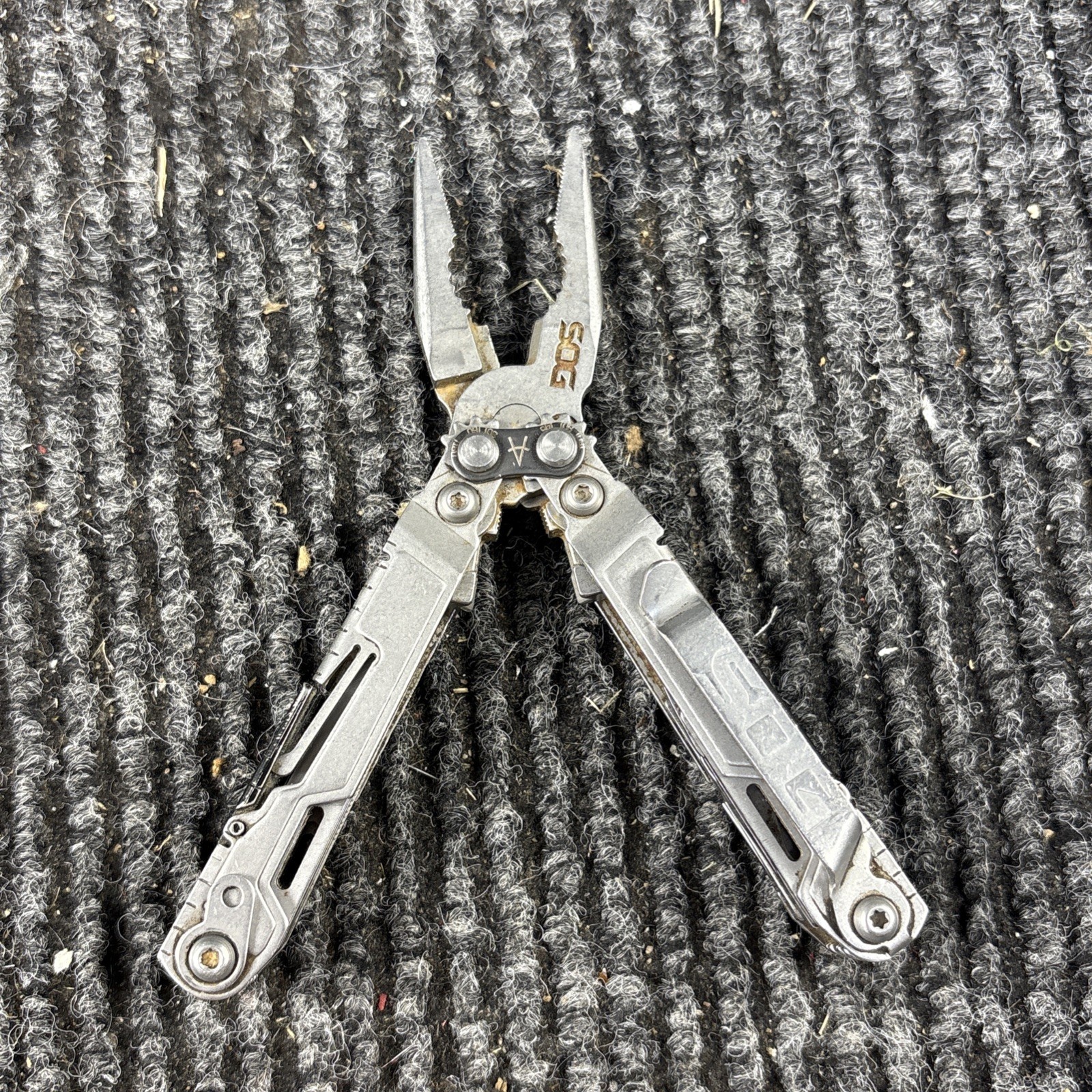 SOG POWER PINT MULTI TOOL PLIERS KNIFE SMALL (404)