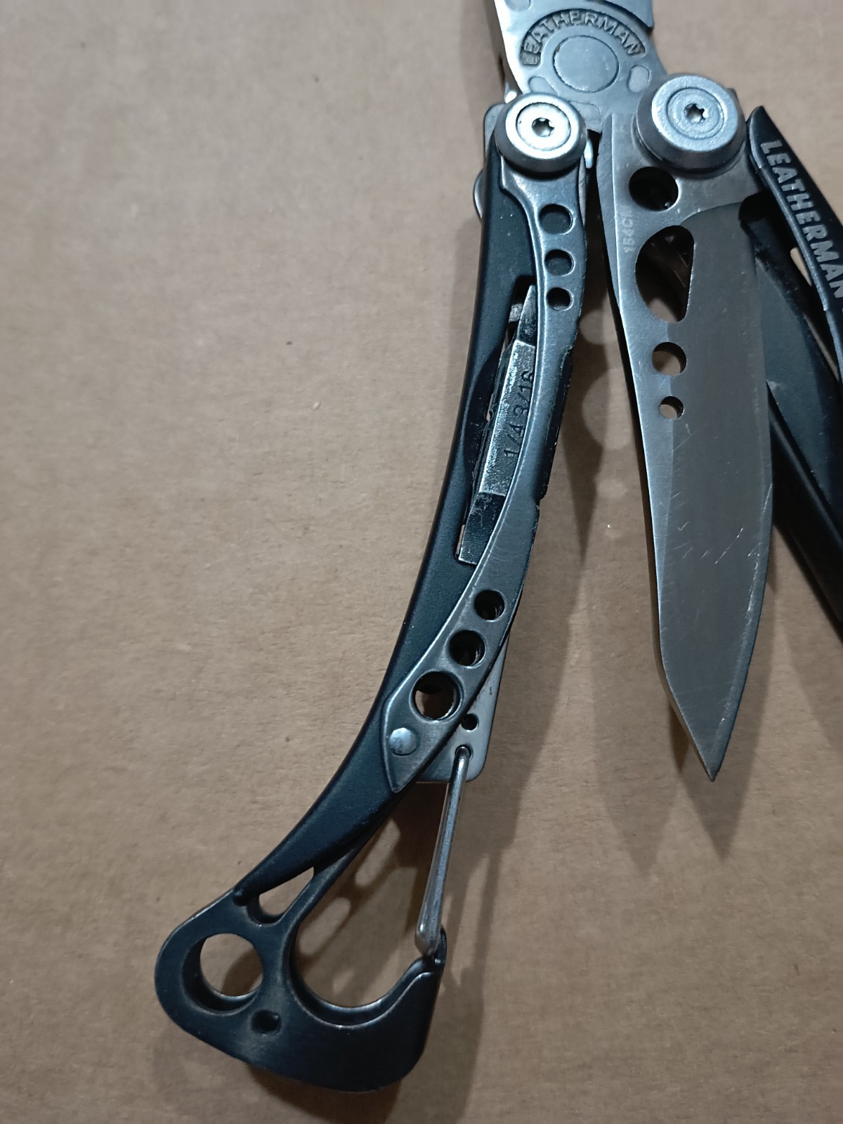 Leatherman Skeletool CX Multitool Plain Edge Knife 154cm