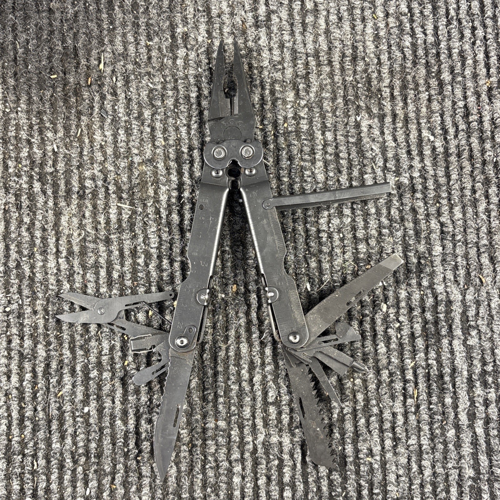 SOG PowerLock Multi Tool! BLACK! (401)