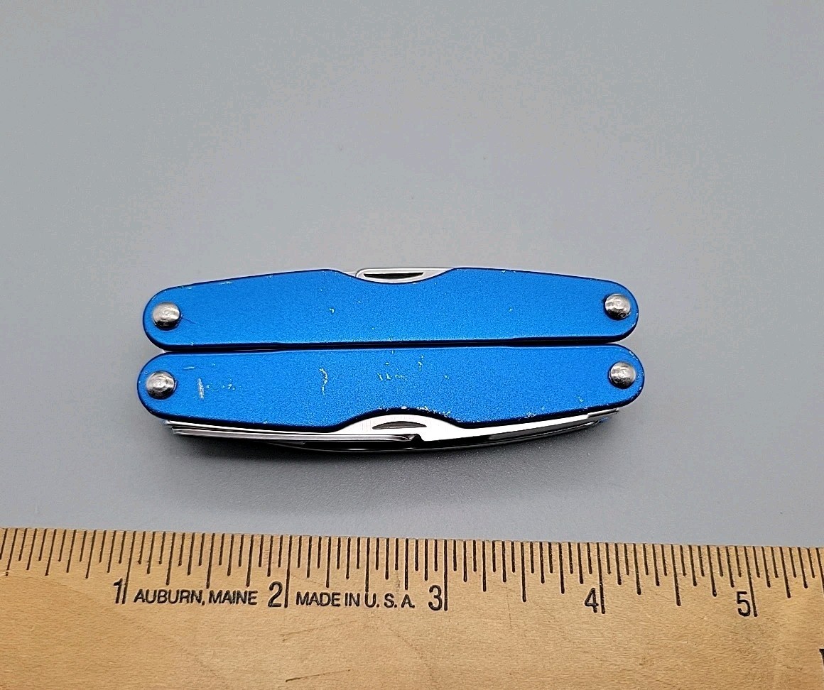 Leatherman JUICE CS4 Multi-Tool – Dated 0912 – Blue – Discontinued – Pliers