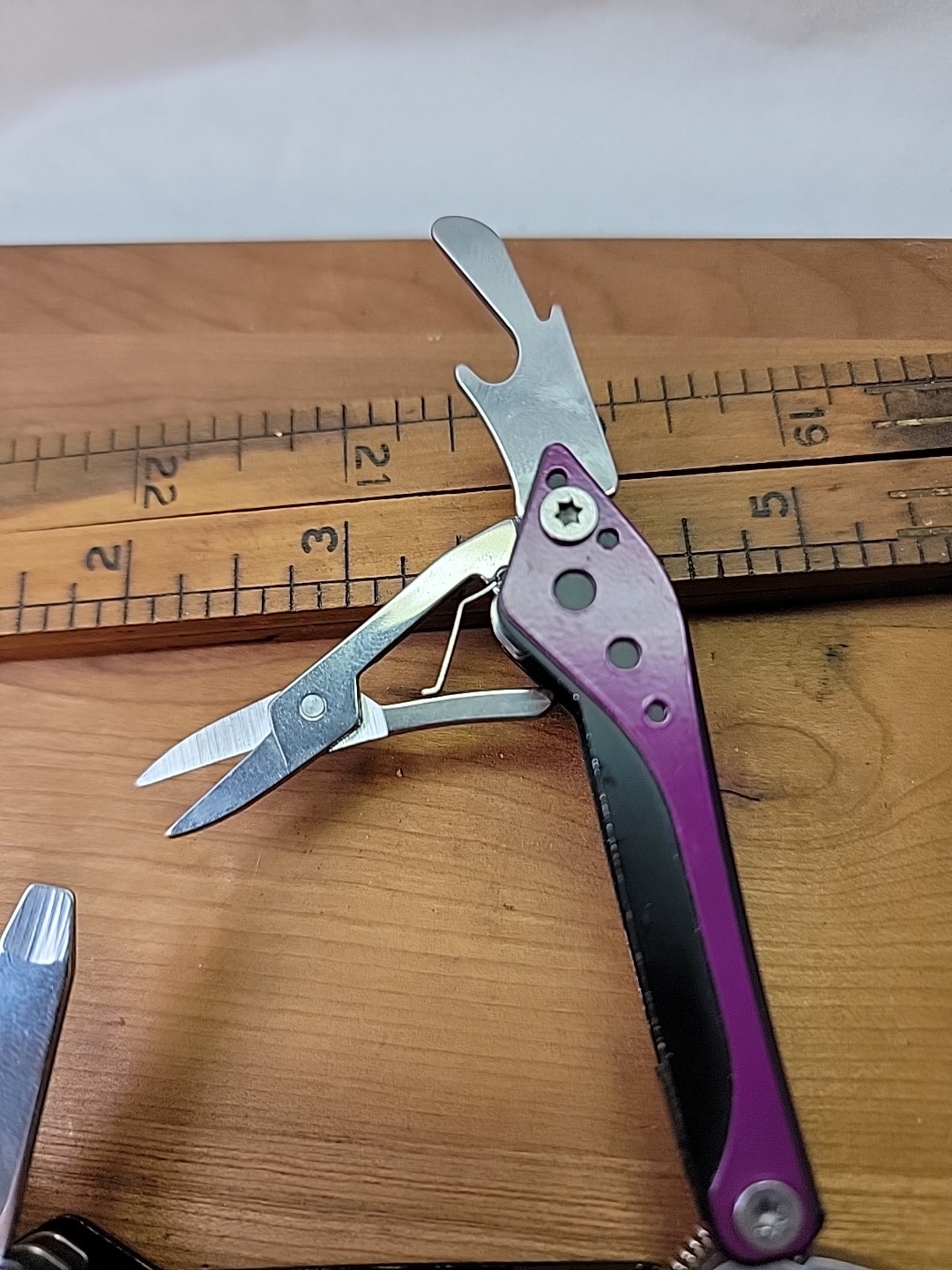 Cabelas Multi-tool Purple Black Silver 6 Tool Pocket Knife