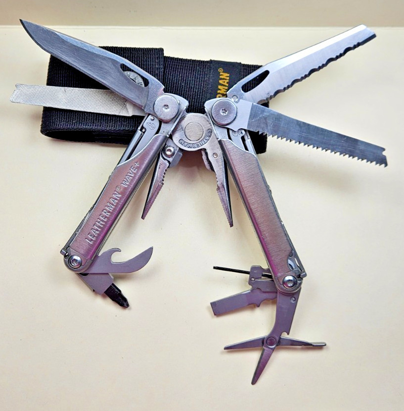 Leatherman Wave + Plus Multi-Tool 18 in 1, Great Condition with Sheath