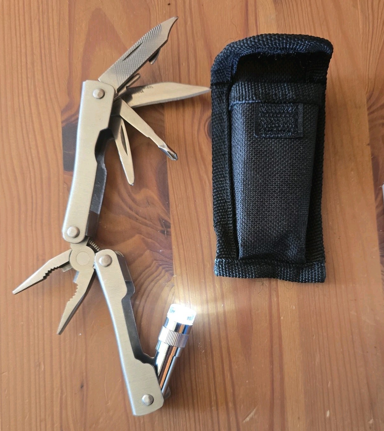 Multi Tool With Knife Screw Driver Phillip Flat Snips file And Flashlight
