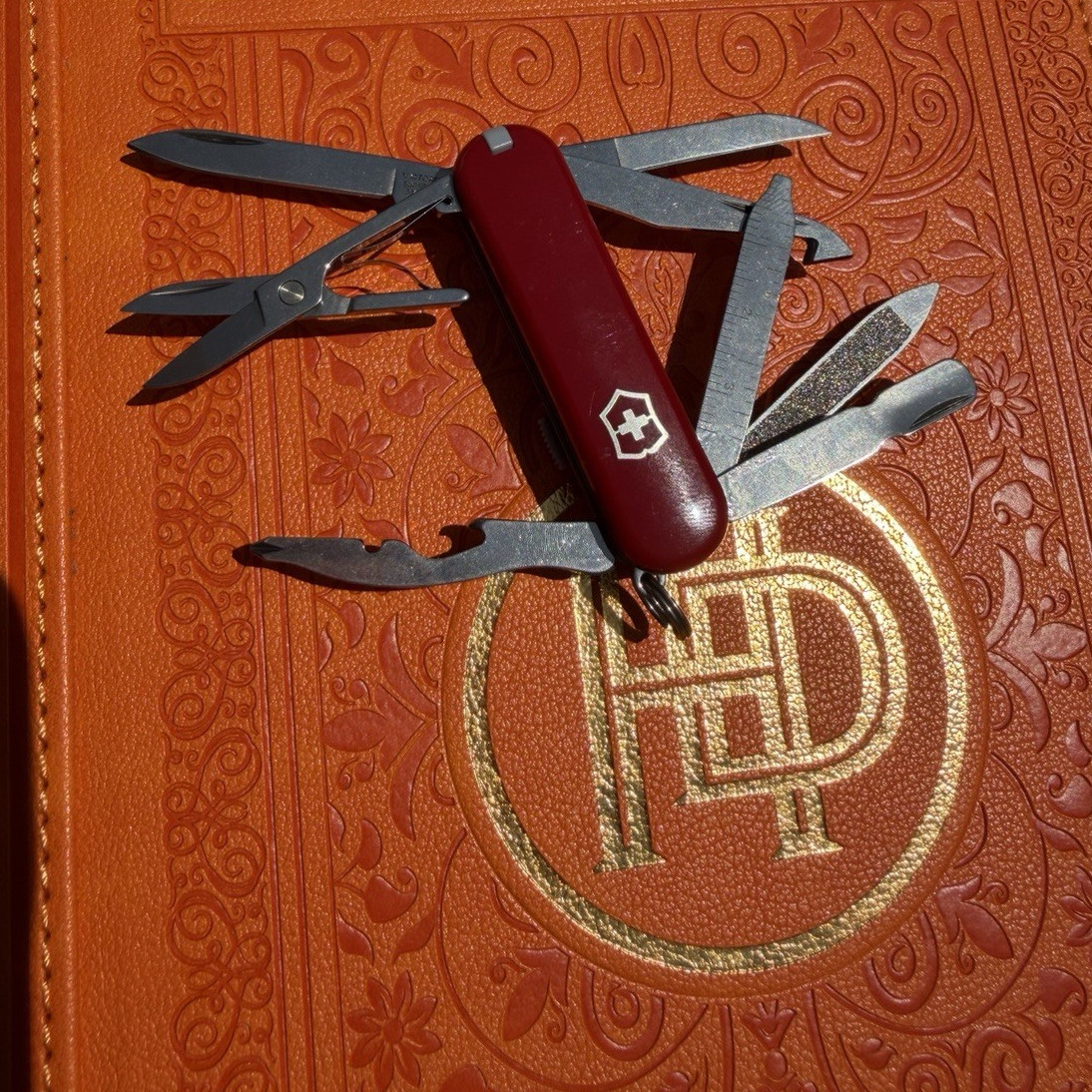Rare Victorinox Sussie Officer’s Red Swiss Army Multi-Tool Knife Stainless & Box