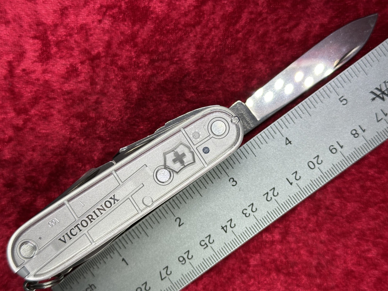 Victorinox SwissChamp SilverTech Swiss Army Knife 91mm 21 Tool 8 Layer (674)