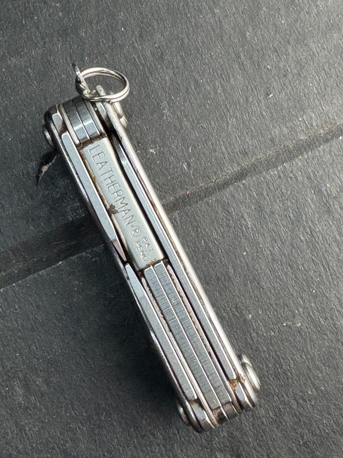 Leatherman Squirt S4 Stainless Steel Multitool Keychain – Gray
