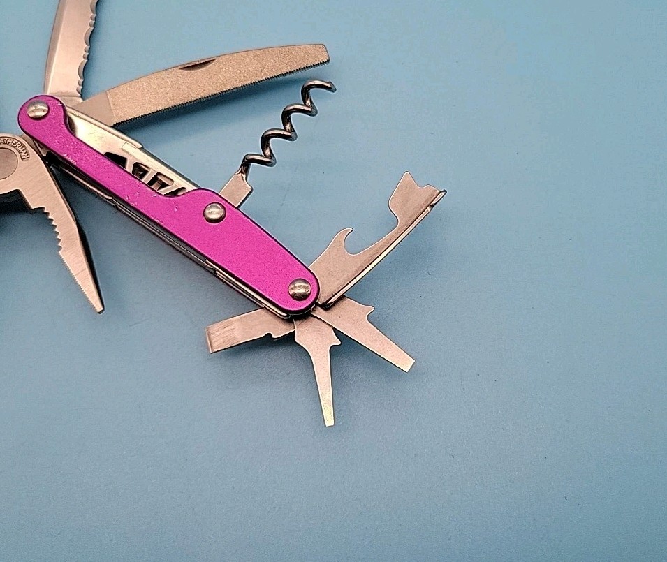 Leatherman JUICE XE6 Multi-Tool – Dated 0701 – Purple – Knife, Pliers – RETIRED