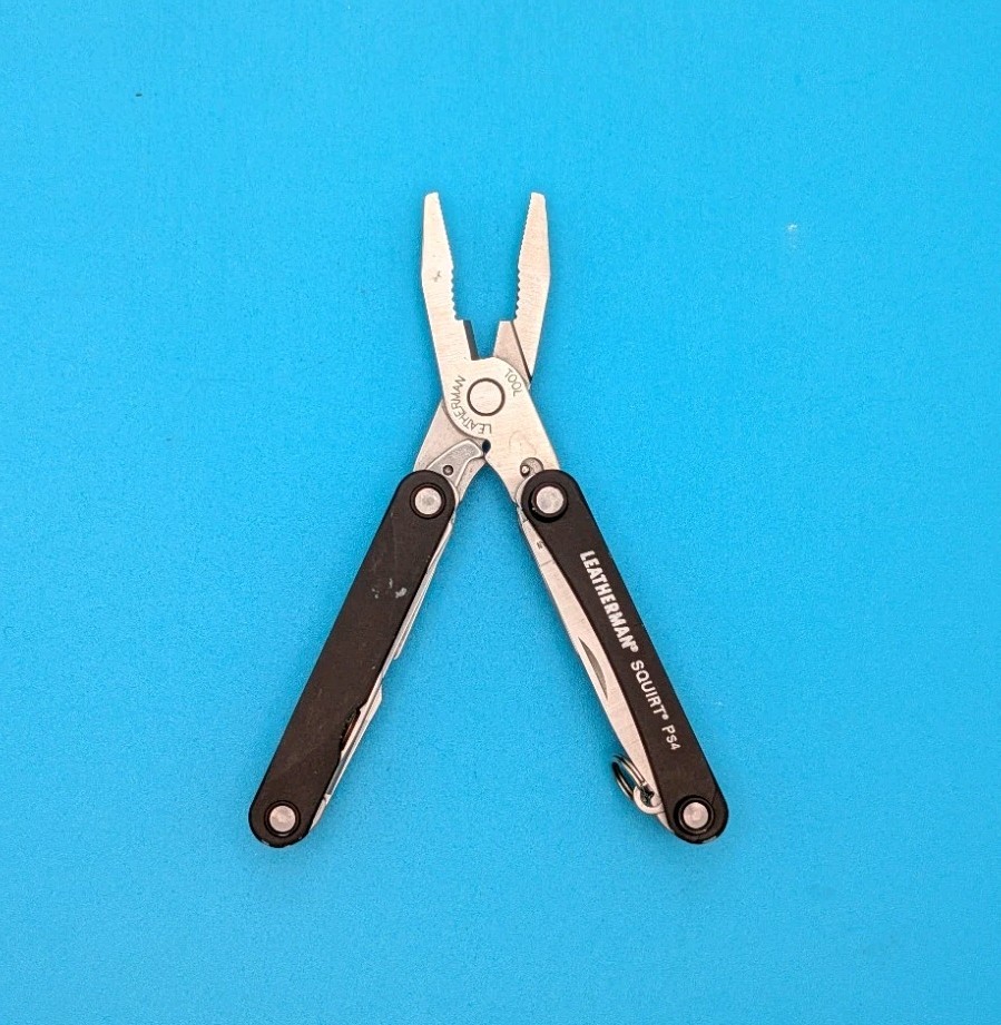 Leatherman SQUIRT PS4 Multi-Tool! BLACK! *broken nail file*
