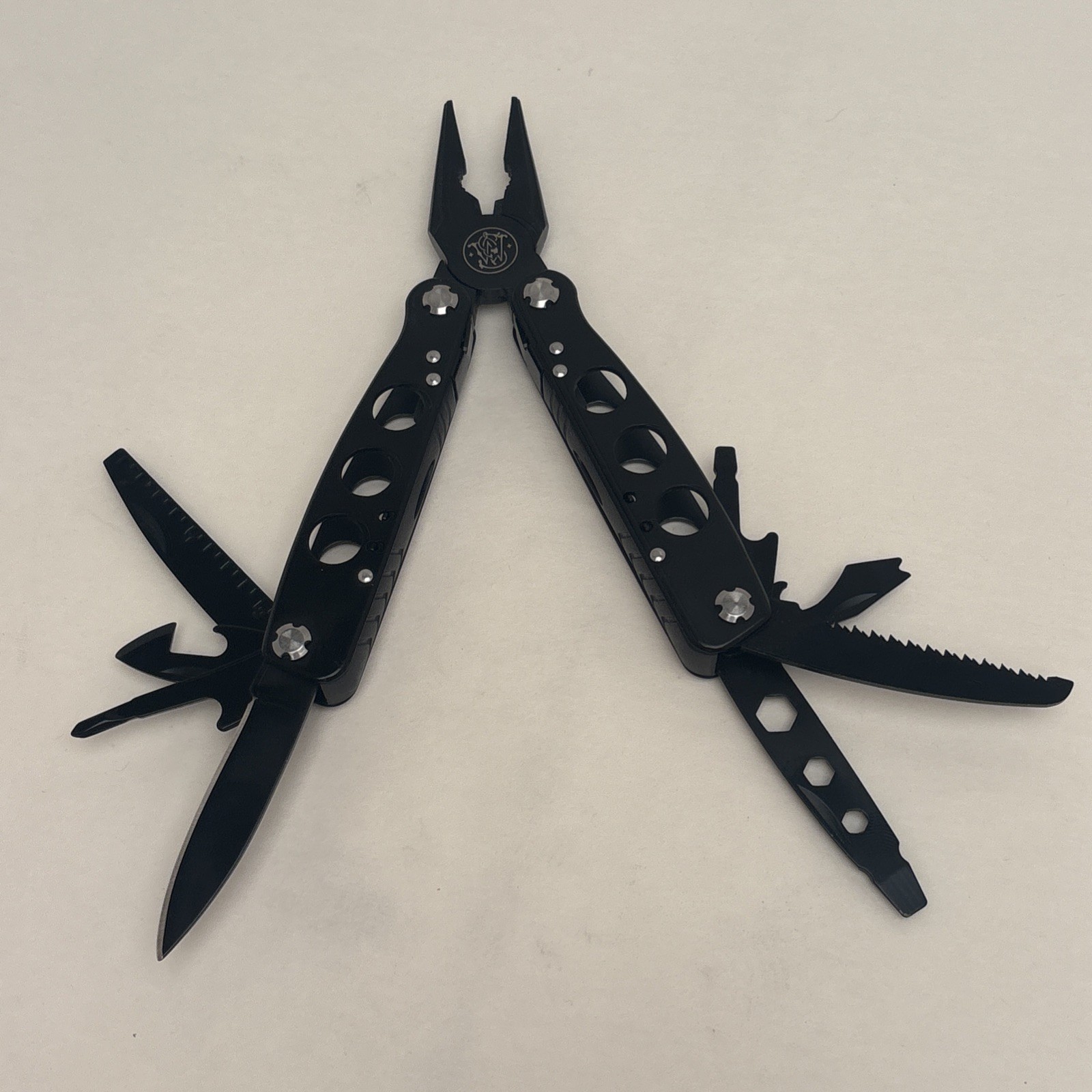 Smith & Wesson 15 Function Multi-Tool W/ Spring Loaded Pliers Camp Hunt Fish
