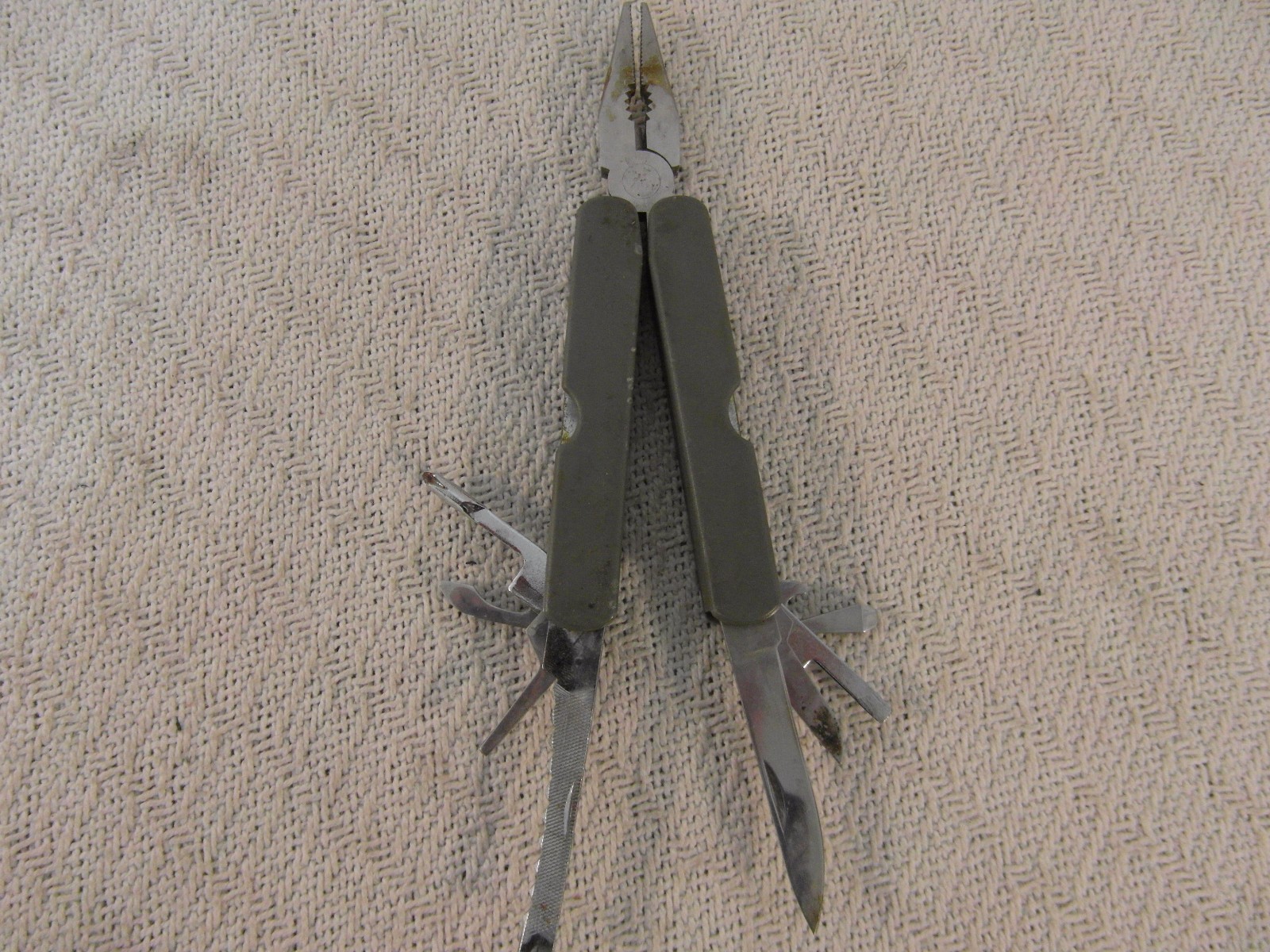 VINTAGE Bell Brand Gray Multi Tool Knife, Phillips Head, Scaler, FISH HOOK REMOV