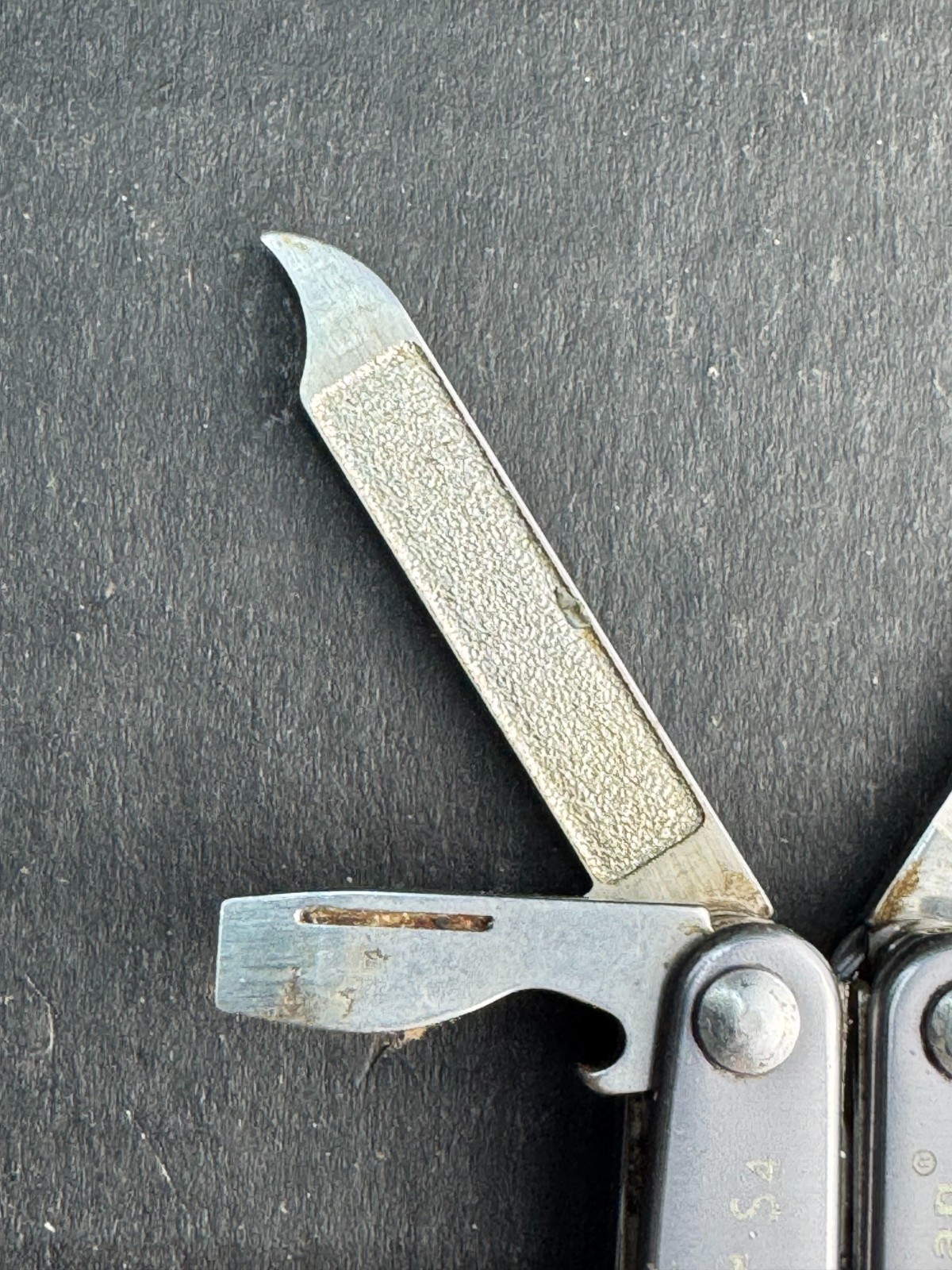 Leatherman Squirt S4 Stainless Steel Multitool Keychain – Gray