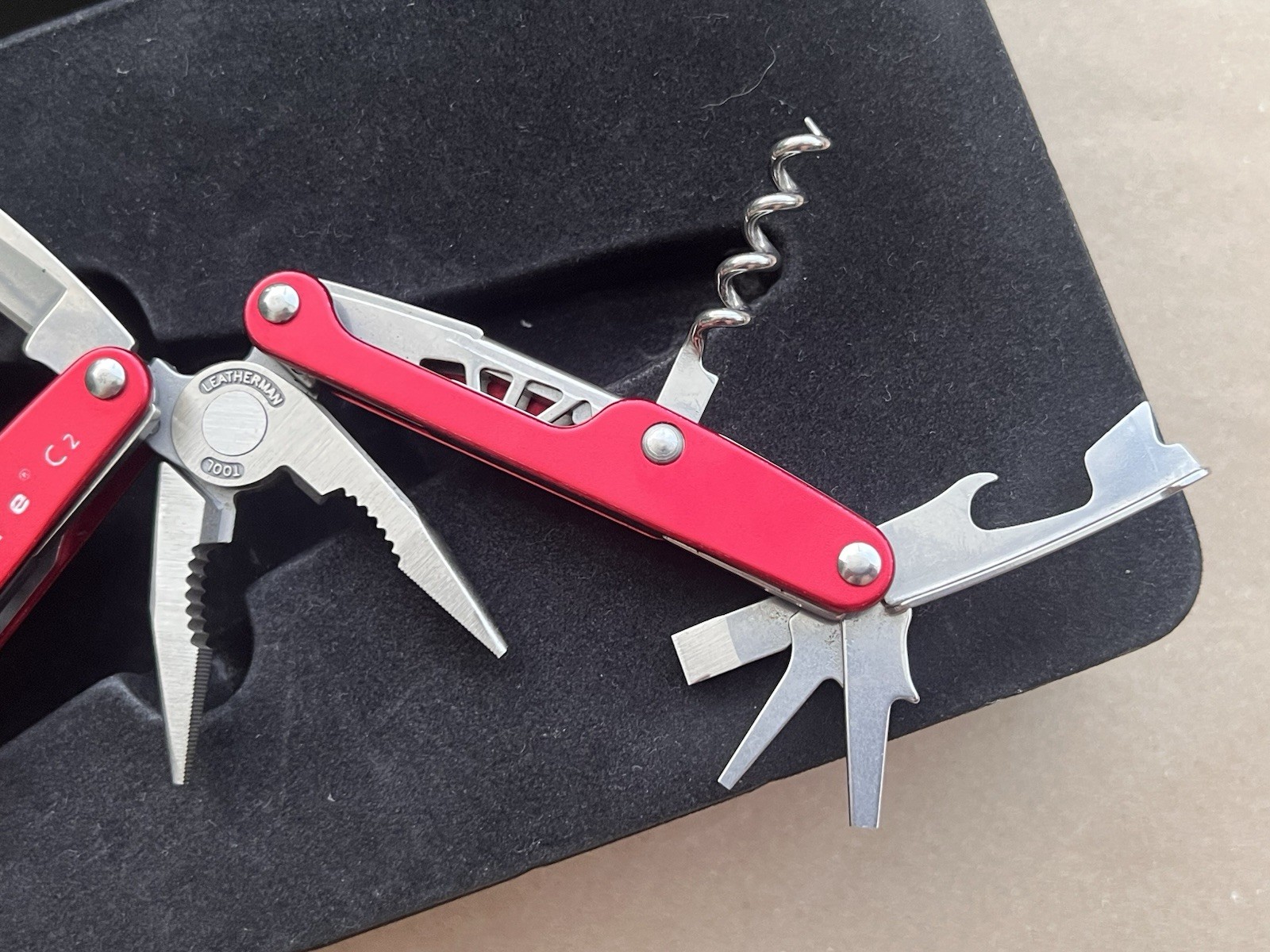 Leatherman Juice C2 – Inferno Red – New Old Stock – Collectibles, Retired.