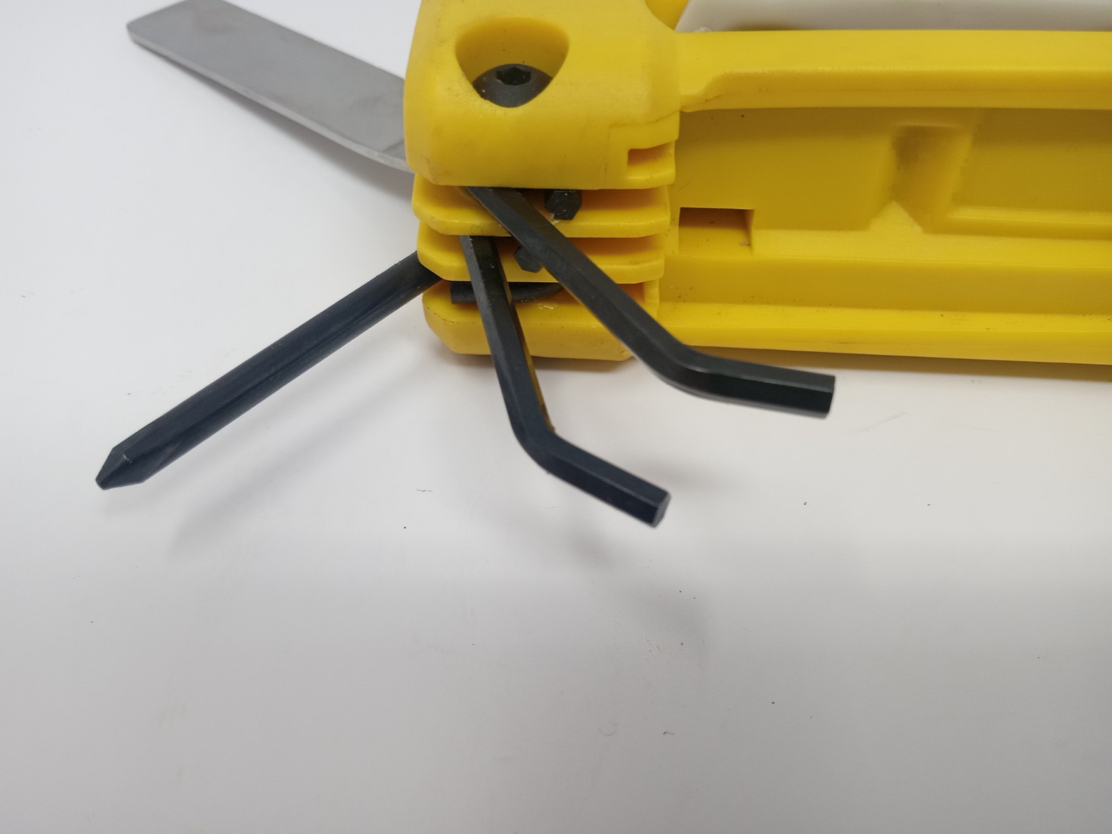Multi Tool 11 Tools In One Screwdrivers Knives And More