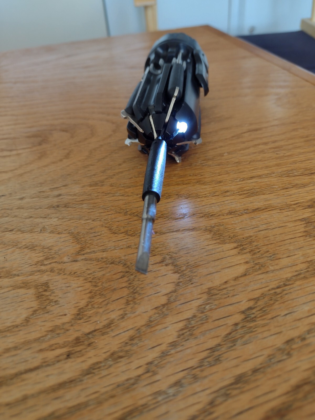 Leed’s Led Light Multitool Seven Screw Drivers Two Lights Tested