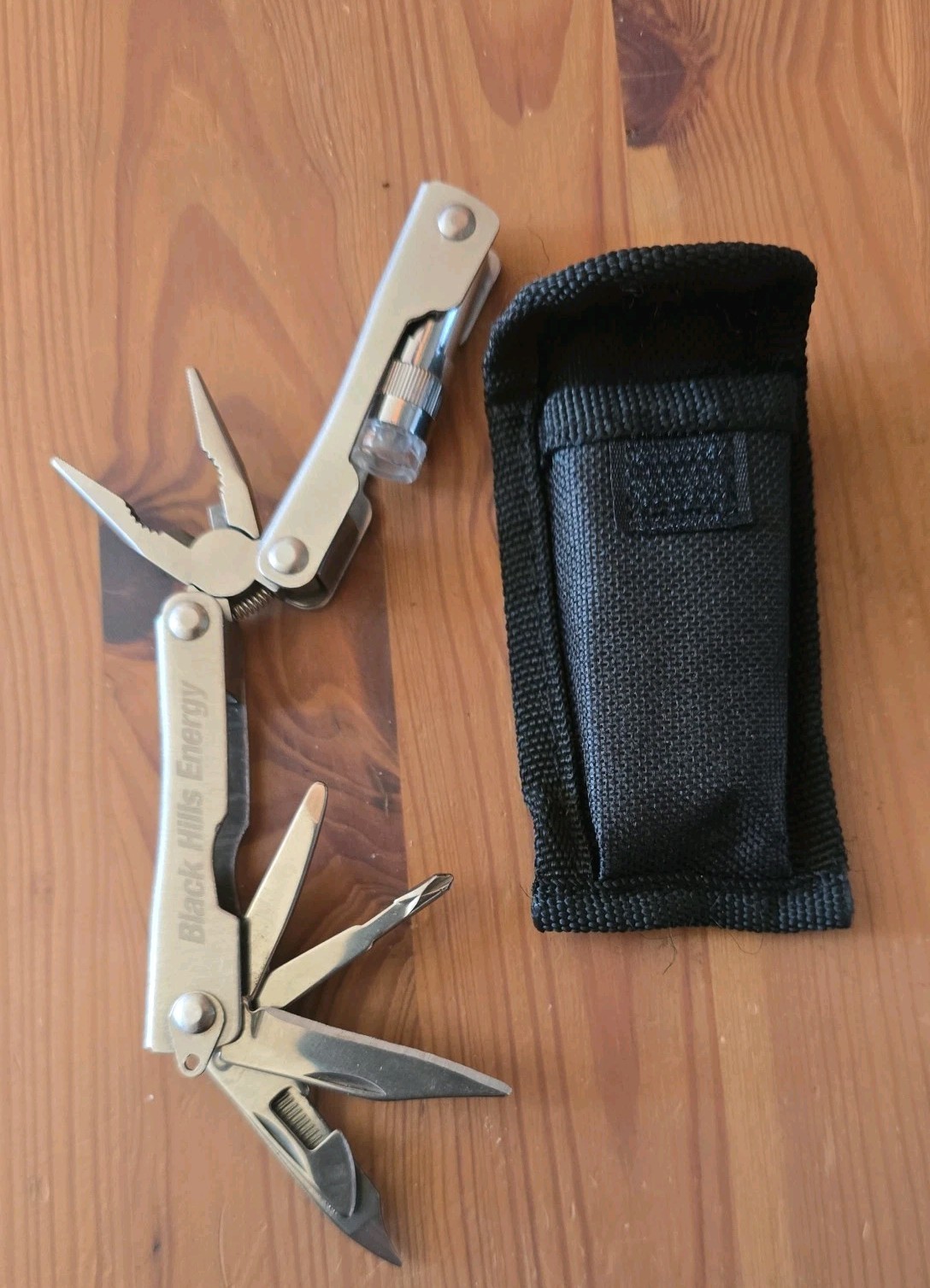 Multi Tool With Knife Screw Driver Phillip Flat Snips file And Flashlight