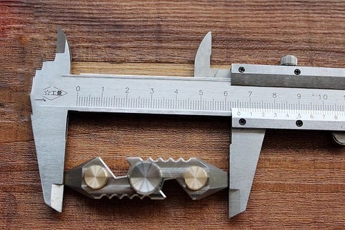 Titanium+Brass Hand Twisting Spinning Top Crowbar Bottle Opener Spinner Gyro Toy