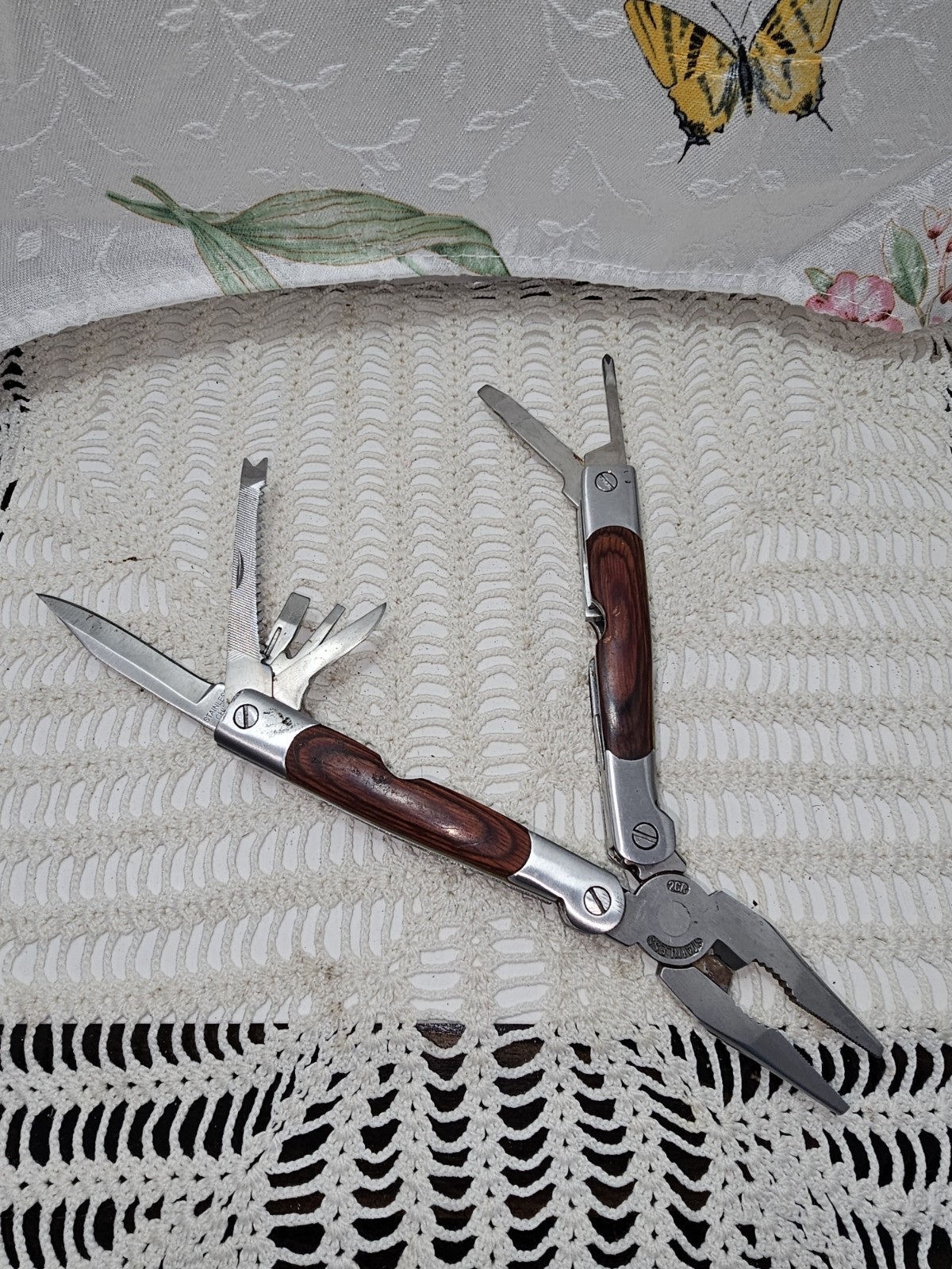 Winchester Trail Stainless Steel 2cr Multi-tool With Rich Wood Inlays 22 Tools