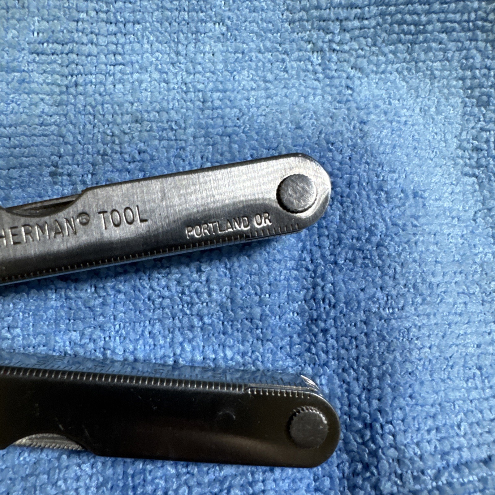 Vintage Leatherman Multi Tool w/ leather Sheath Pouch TM 1325473 Portland OR