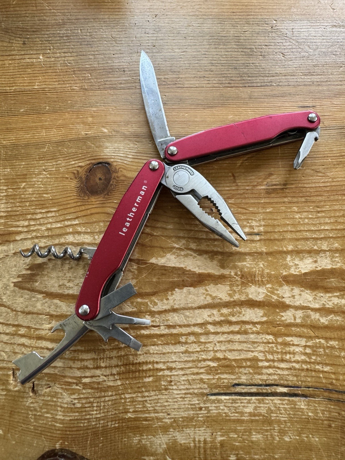 Leatherman Juice C2 Red Multi Tool! RETIRED!